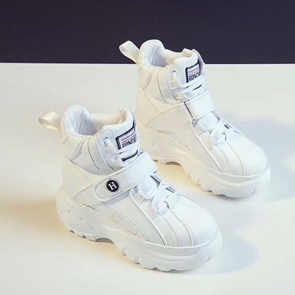 Lulus Shoes - Goncharov White Platform Sneakers size 7.5